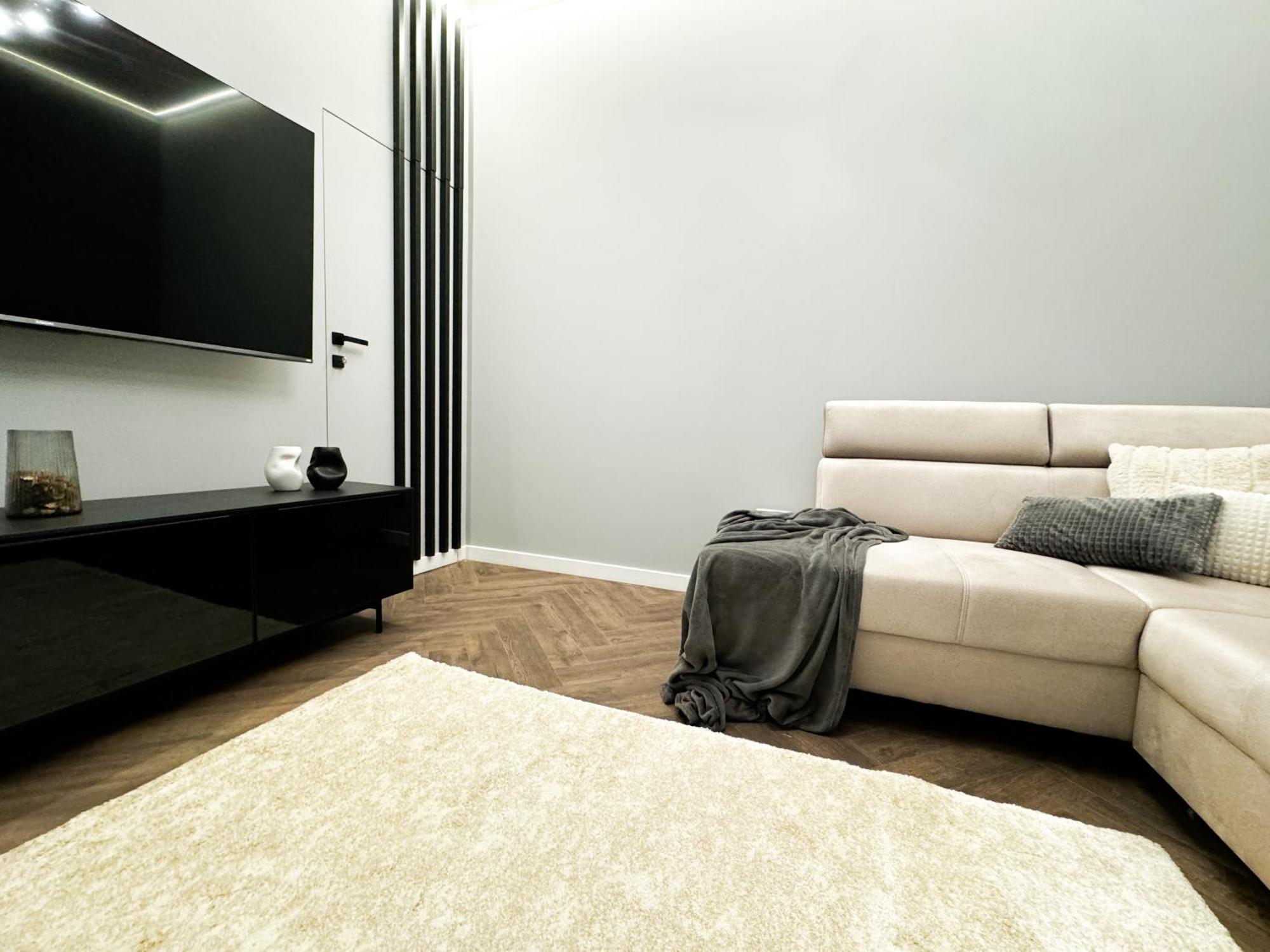 Central, Modern & Chic Gem, Near Park! 10min To Old Town, Trumski Apartment *