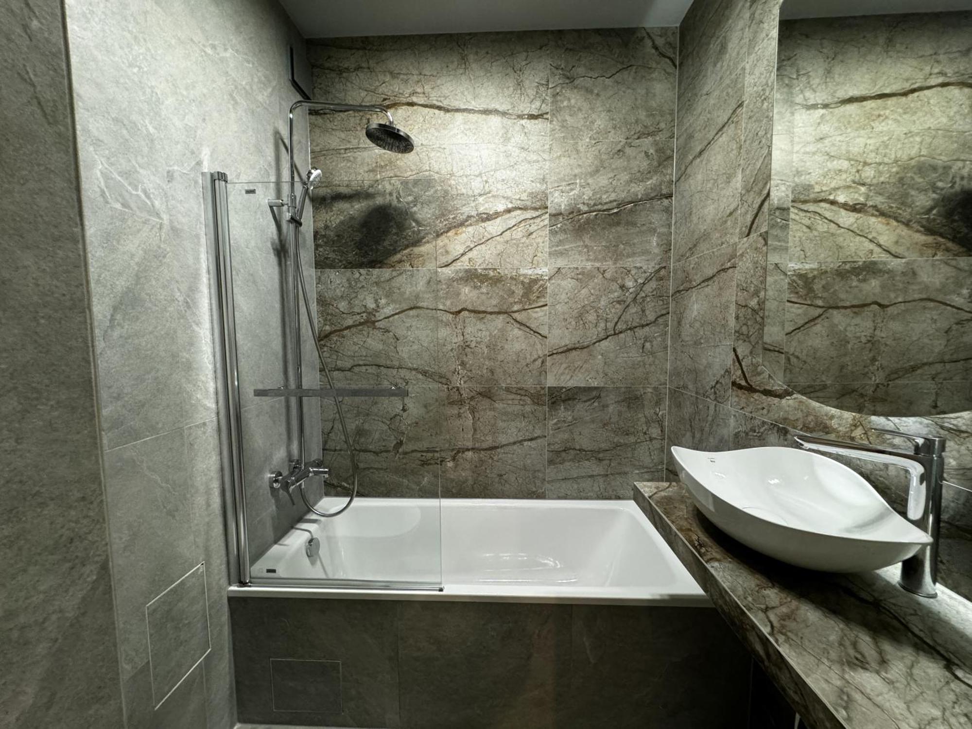 Central, Modern & Chic Gem, Near Park! 10min To Old Town, Trumski