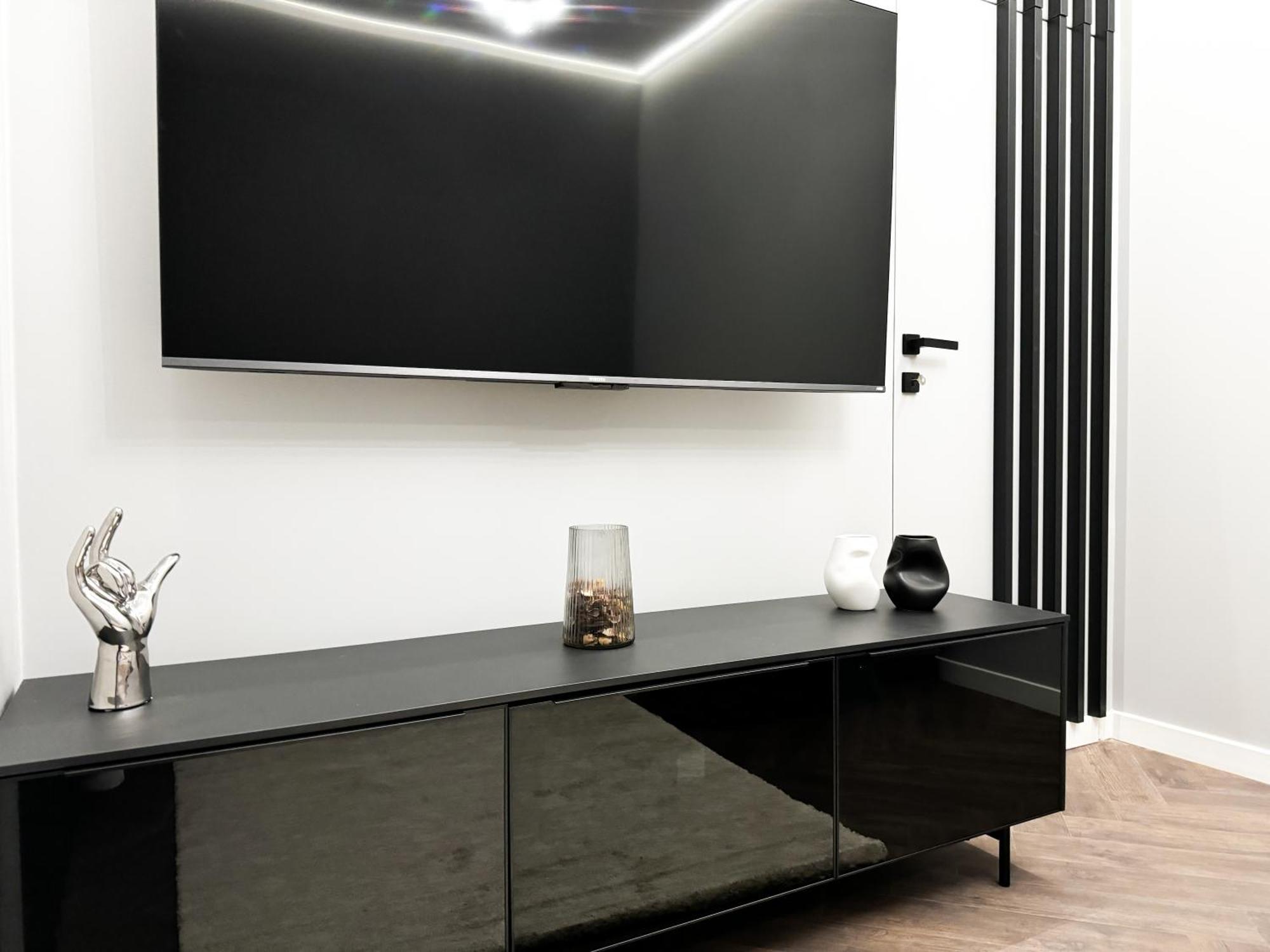 Apartment Central, Modern & Chic Gem, Near Park! 10min To Old Town, Trumski