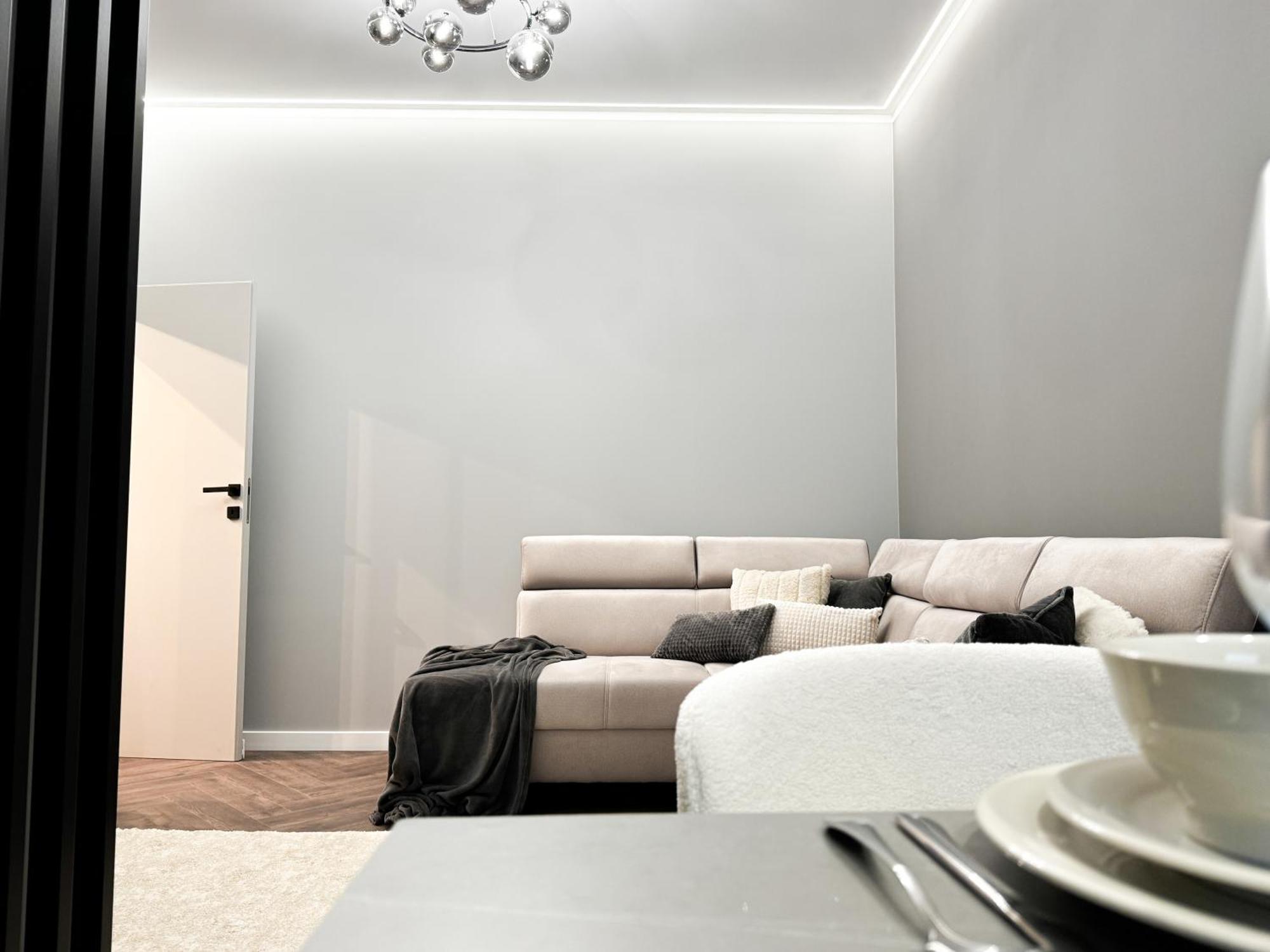 Apartment Central, Modern & Chic Gem, Near Park! 10min To Old Town, Trumski