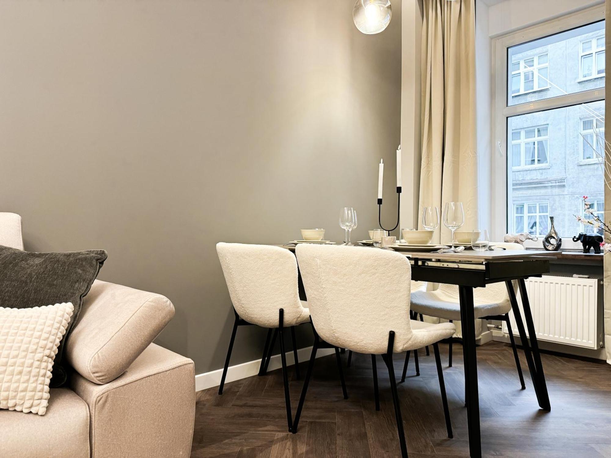 Apartment Central, Modern & Chic Gem, Near Park! 10min To Old Town, Trumski *