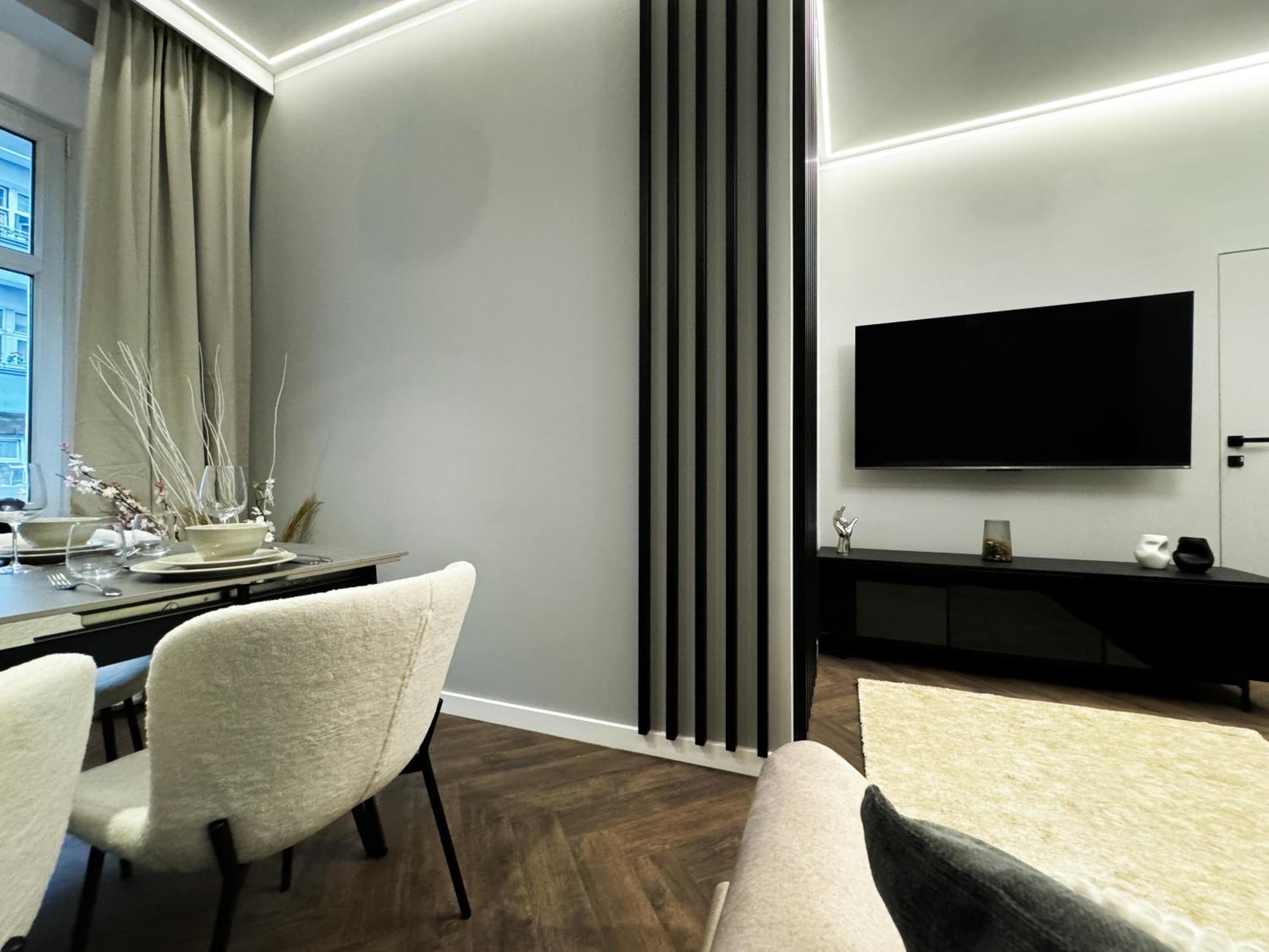 Apartment Central, Modern & Chic Gem, Near Park! 10min To Old Town, Trumski *