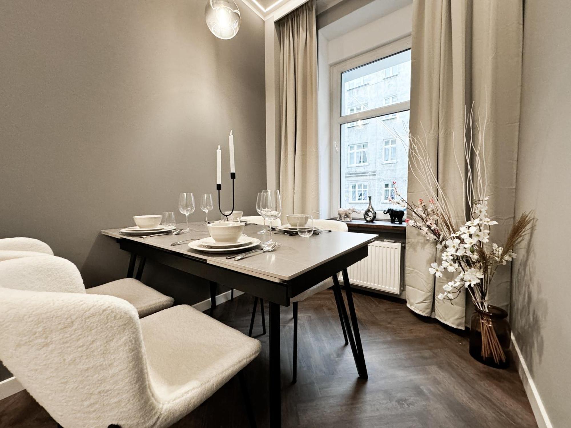 Apartment Central, Modern & Chic Gem, Near Park! 10min To Old Town, Trumski Wroclaw
